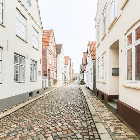 Apartmenthaus Theodor Storm Daemmerstunde Husum  Bagian luar foto