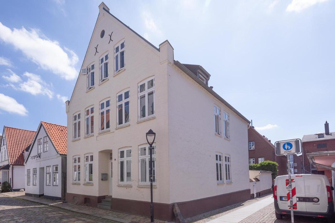 Apartmenthaus Theodor Storm Daemmerstunde Husum  Bagian luar foto